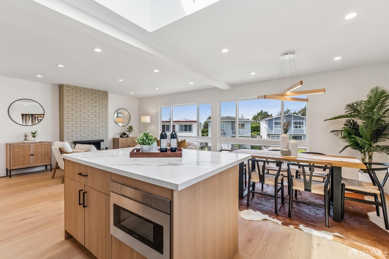 Detail Gallery Image 15 of 45 For 9 Seabreeze Ct, Pacifica,  CA 94044 - 4 Beds | 4 Baths