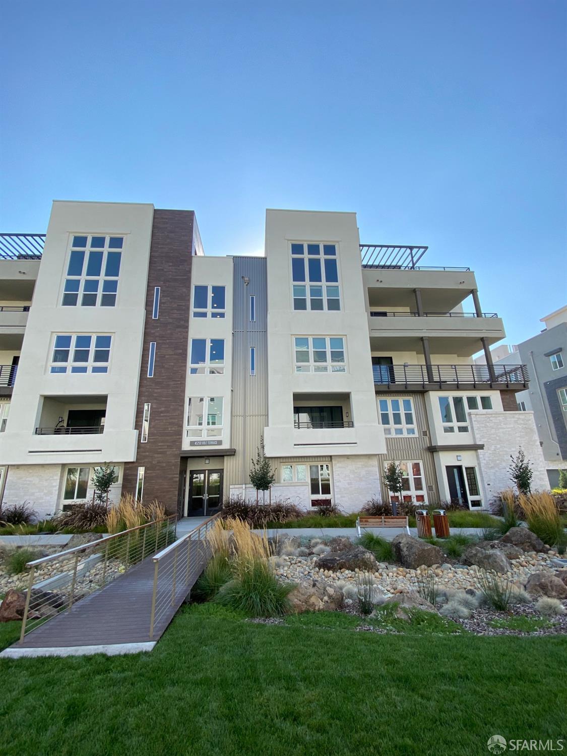 Detail Gallery Image 23 of 44 For 45250 Volt Ter #402,  Fremont,  CA 94539 - 3 Beds | 2/1 Baths