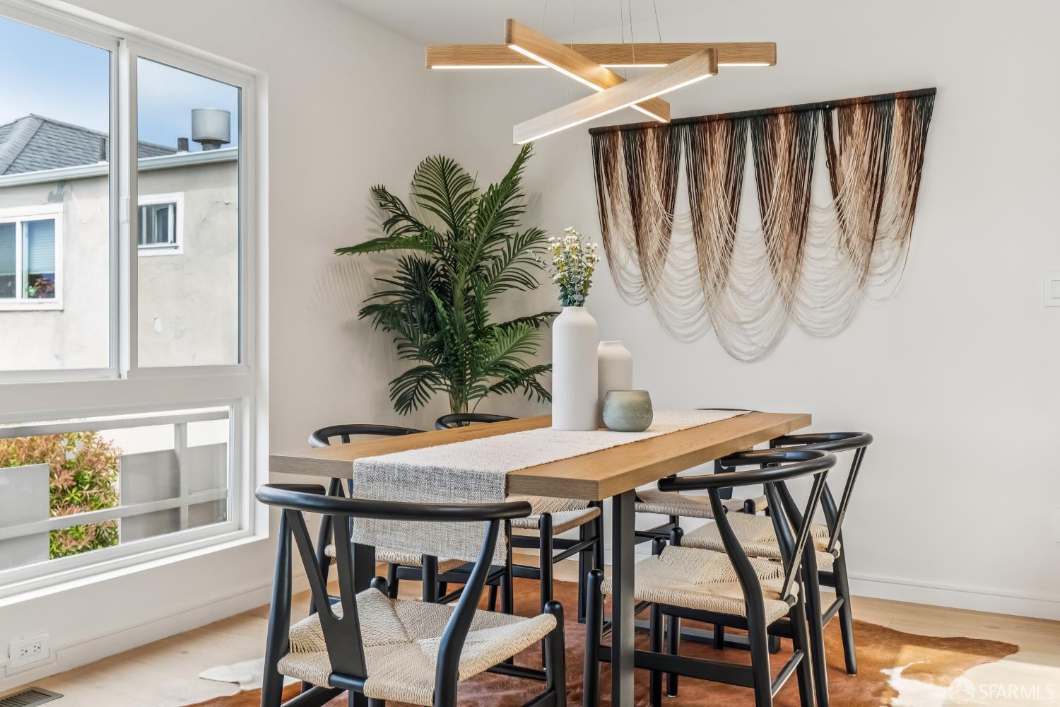 Detail Gallery Image 10 of 45 For 9 Seabreeze Ct, Pacifica,  CA 94044 - 4 Beds | 4 Baths