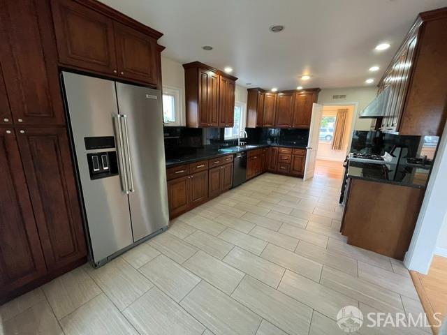 Detail Gallery Image 3 of 10 For 300 S Ashton Ave, Millbrae,  CA 94030 - 3 Beds | 2 Baths