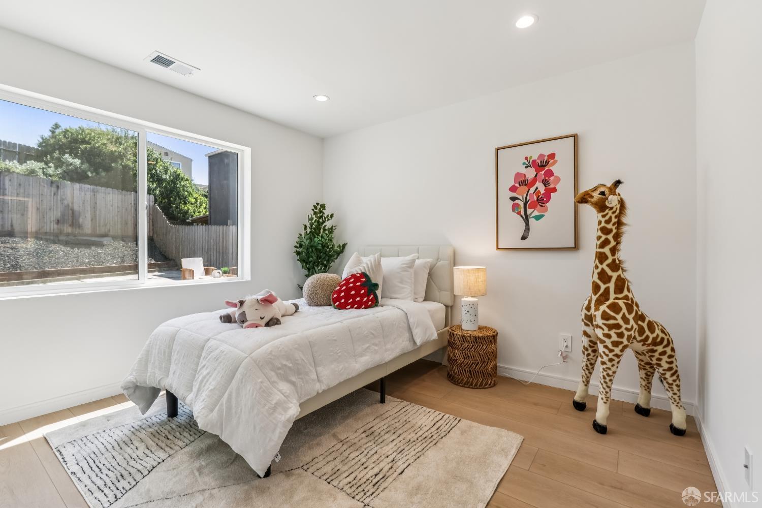 Detail Gallery Image 31 of 45 For 9 Seabreeze Ct, Pacifica,  CA 94044 - 4 Beds | 4 Baths