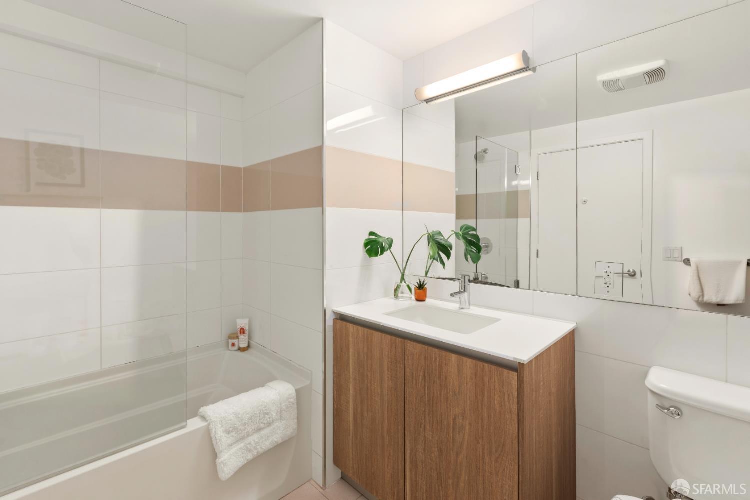 Photo #12: 426116779 Listing: Photo #12