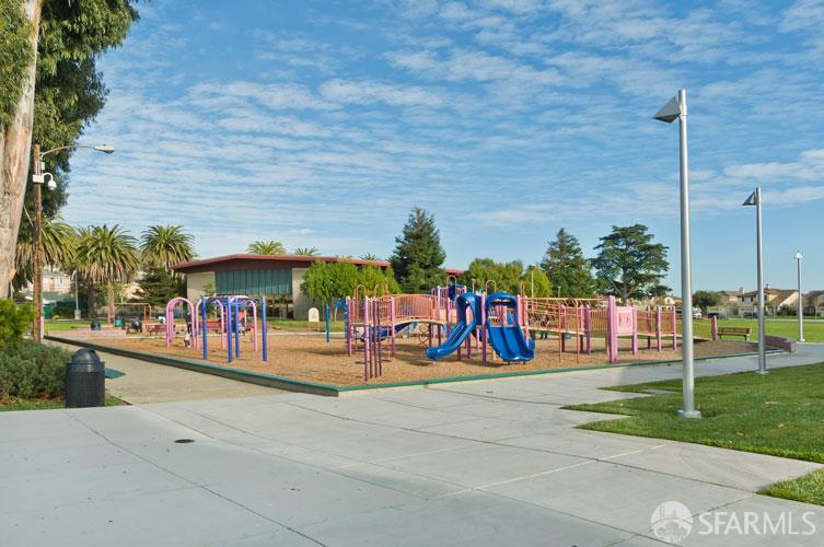 Detail Gallery Image 39 of 40 For 84 Caroline Way, Daly City,  CA 94014 - 2 Beds | 2 Baths