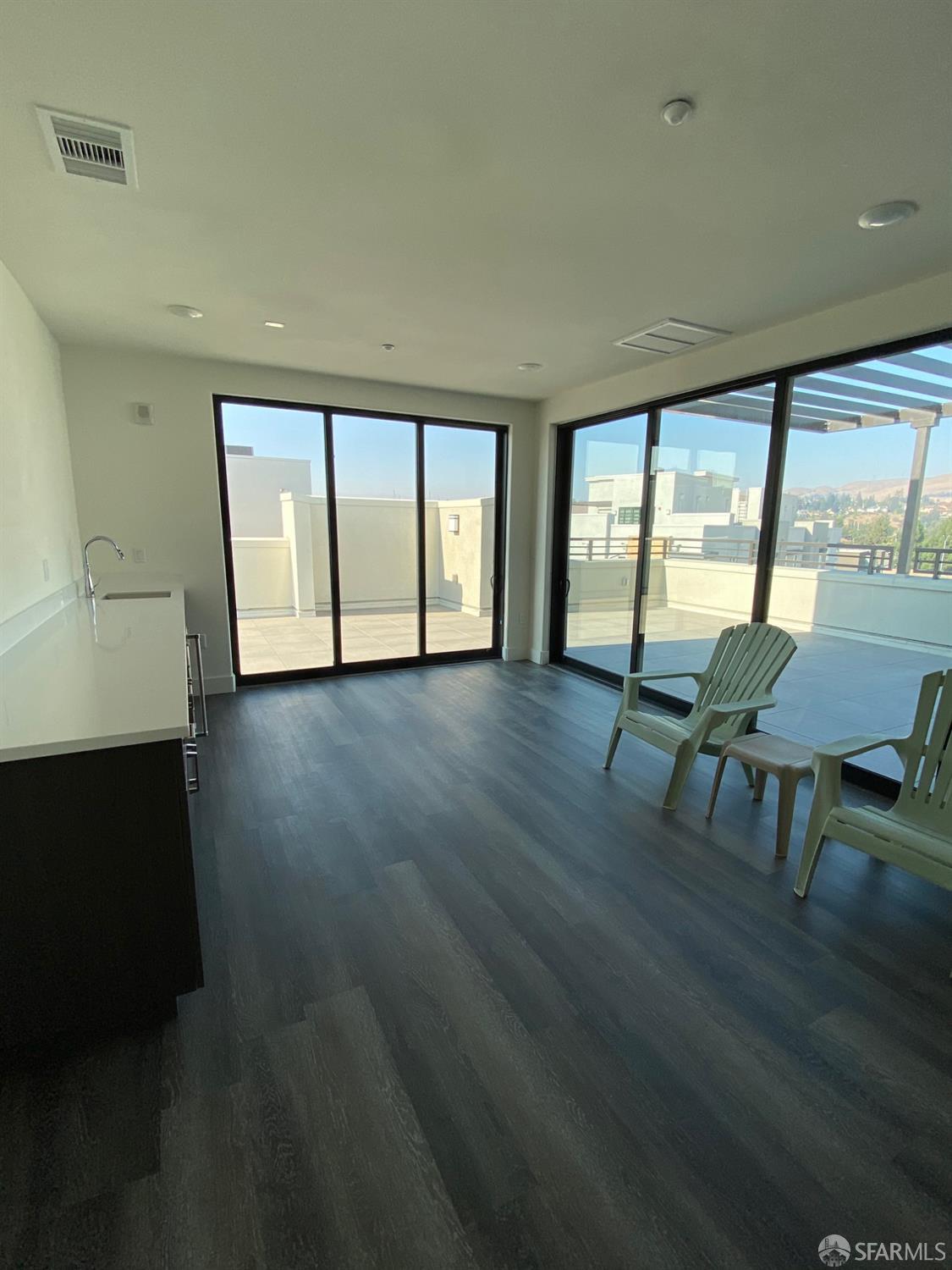 Detail Gallery Image 34 of 44 For 45250 Volt Ter #402,  Fremont,  CA 94539 - 3 Beds | 2/1 Baths