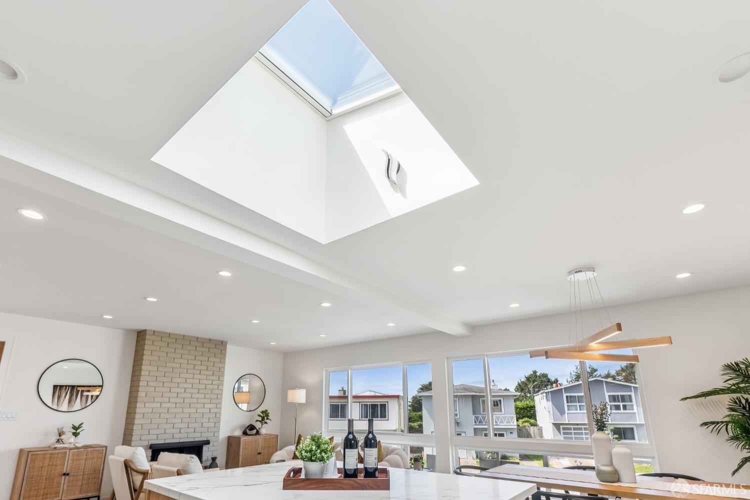 Detail Gallery Image 16 of 45 For 9 Seabreeze Ct, Pacifica,  CA 94044 - 4 Beds | 4 Baths