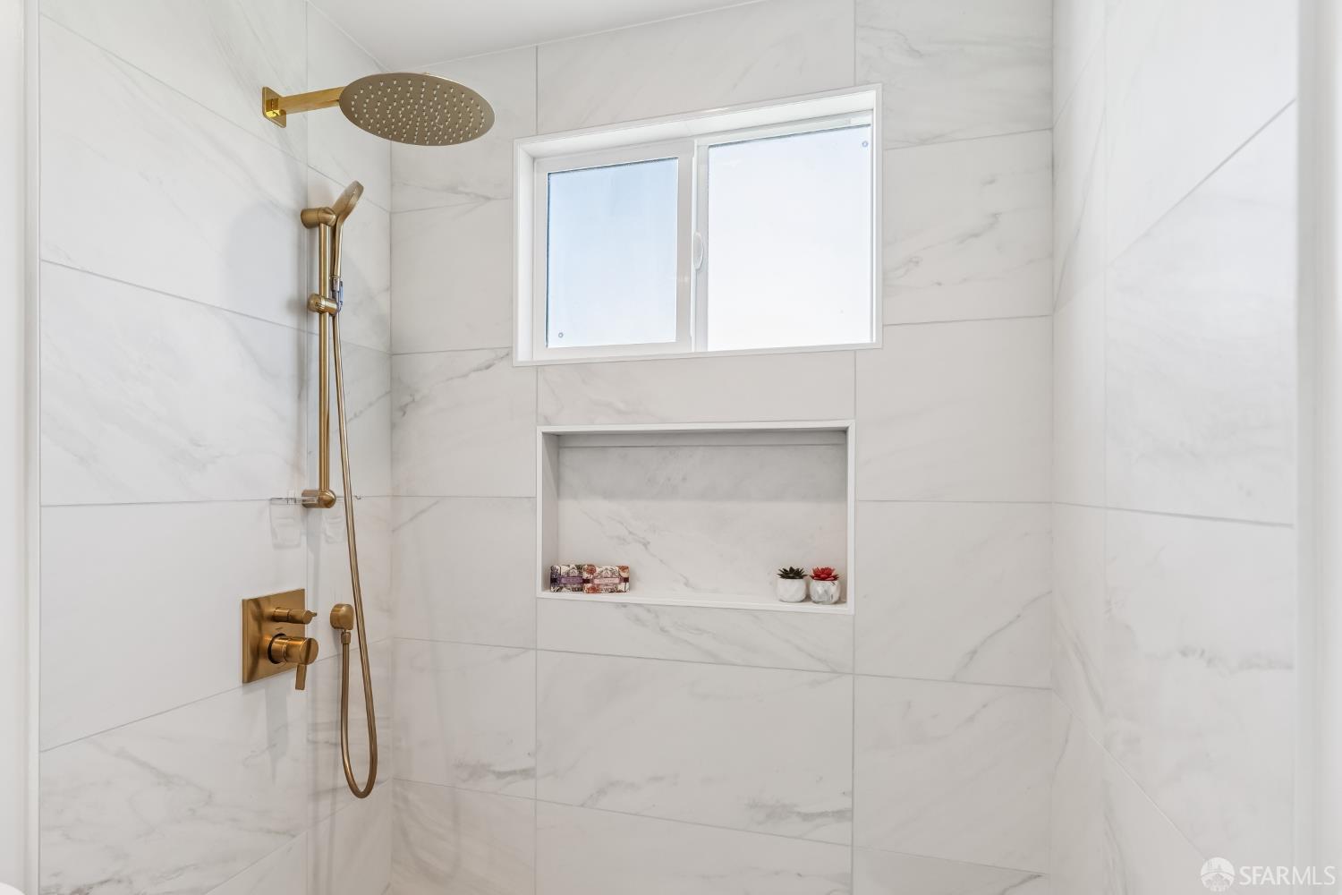 Detail Gallery Image 21 of 45 For 9 Seabreeze Ct, Pacifica,  CA 94044 - 4 Beds | 4 Baths