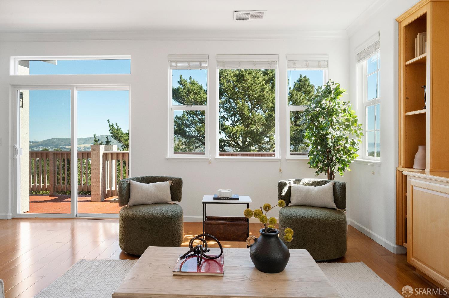 Detail Gallery Image 25 of 63 For 310 Goodwin Dr, San Bruno,  CA 94066 - 3 Beds | 2/1 Baths