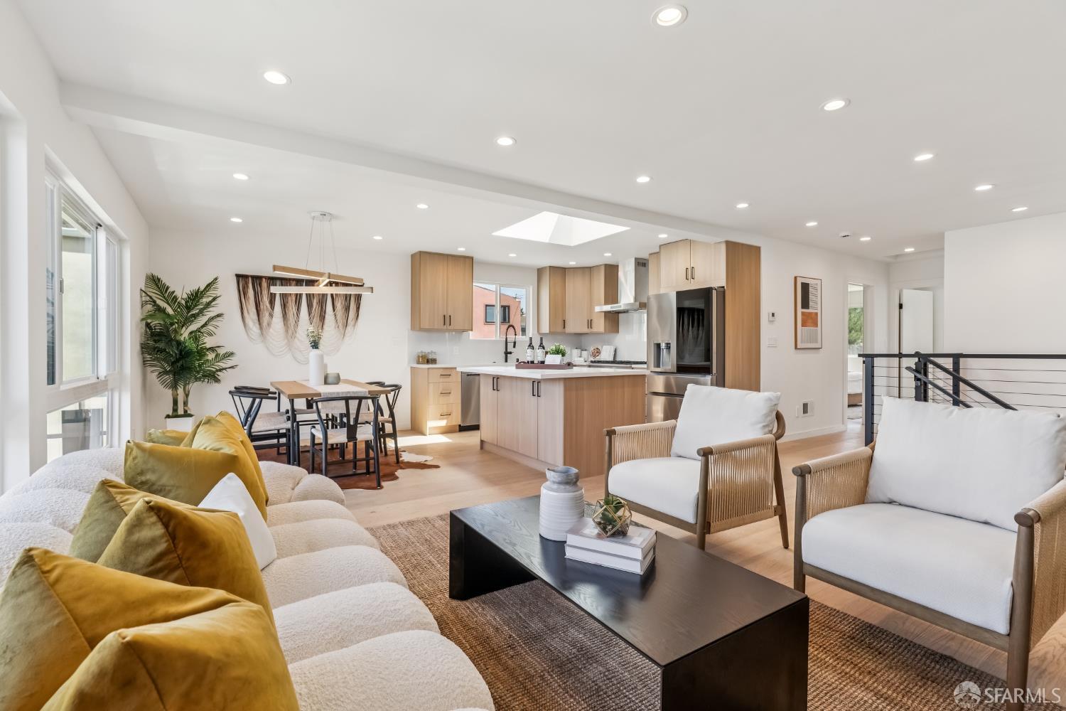 Detail Gallery Image 6 of 45 For 9 Seabreeze Ct, Pacifica,  CA 94044 - 4 Beds | 4 Baths