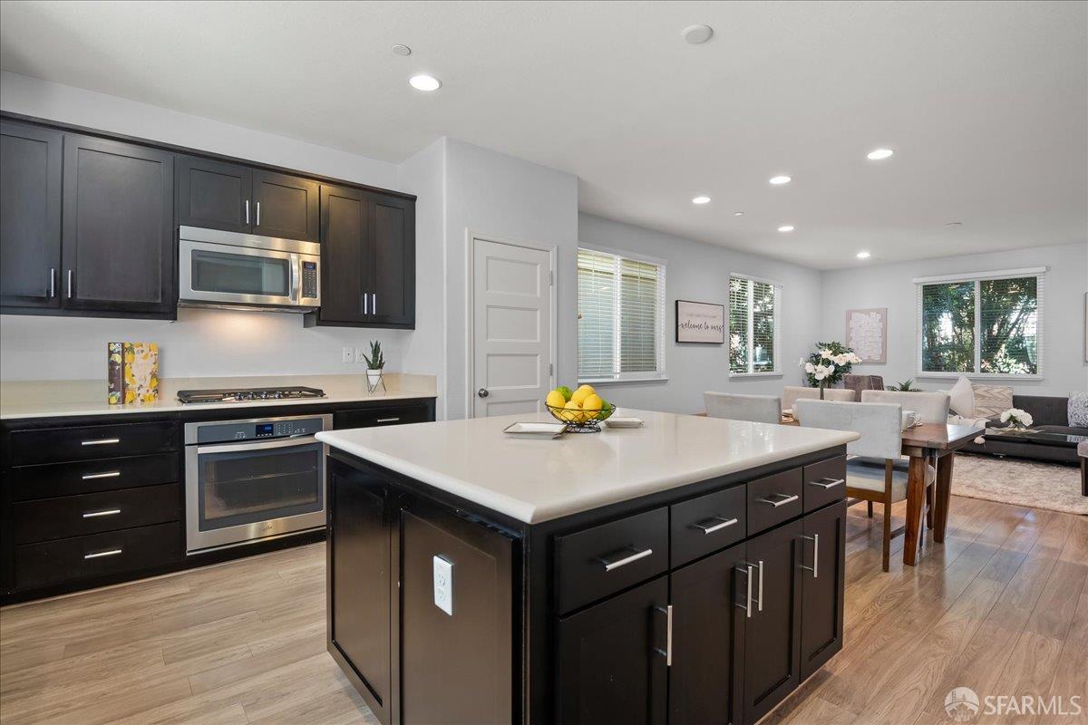 Detail Gallery Image 6 of 25 For 79 Middleton Pl, Hayward,  CA 94544 - 4 Beds | 3/1 Baths