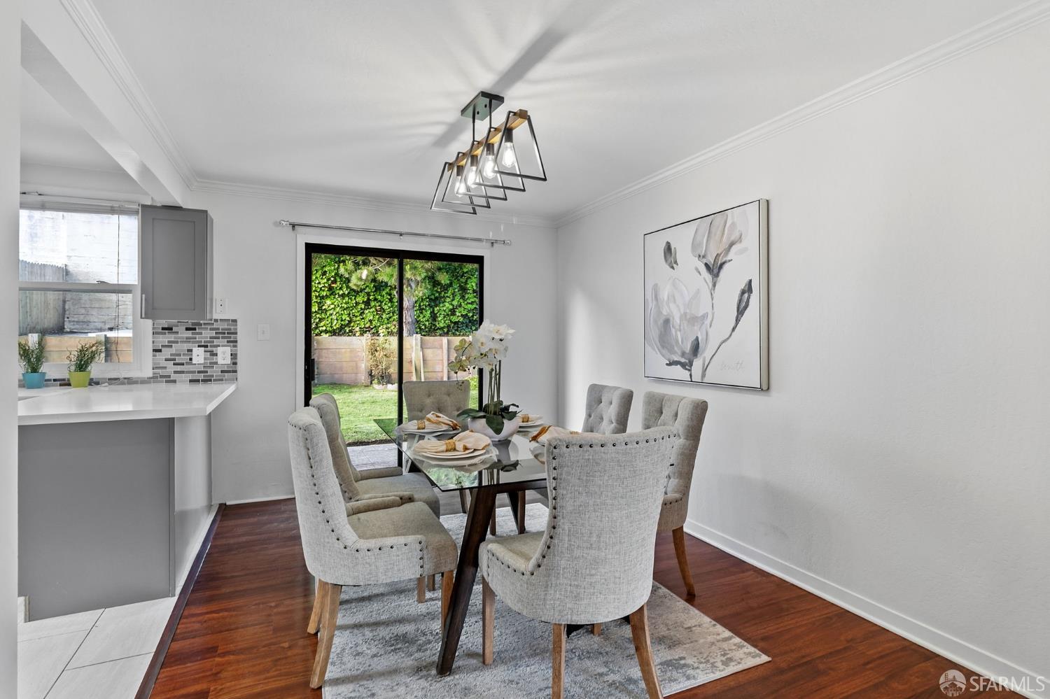 Detail Gallery Image 6 of 26 For 819 Thornhill Dr, Daly City,  CA 94015 - 3 Beds | 1/1 Baths