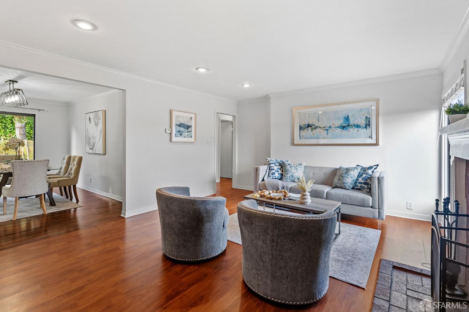 Detail Gallery Image 3 of 26 For 819 Thornhill Dr, Daly City,  CA 94015 - 3 Beds | 1/1 Baths