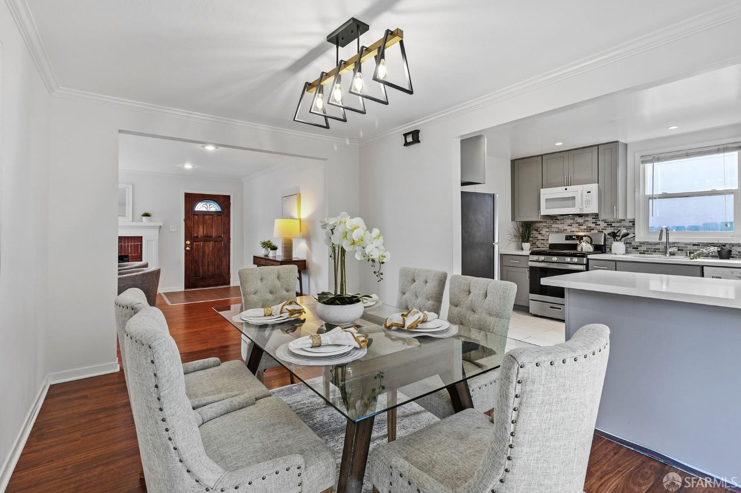 Detail Gallery Image 7 of 26 For 819 Thornhill Dr, Daly City,  CA 94015 - 3 Beds | 1/1 Baths