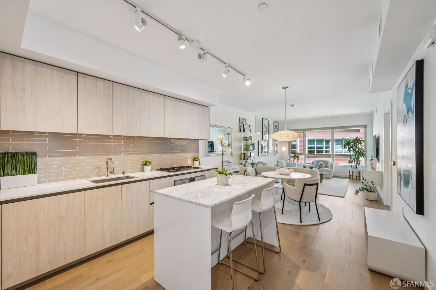 Photo #3: 426120051 Listing: Photo #3