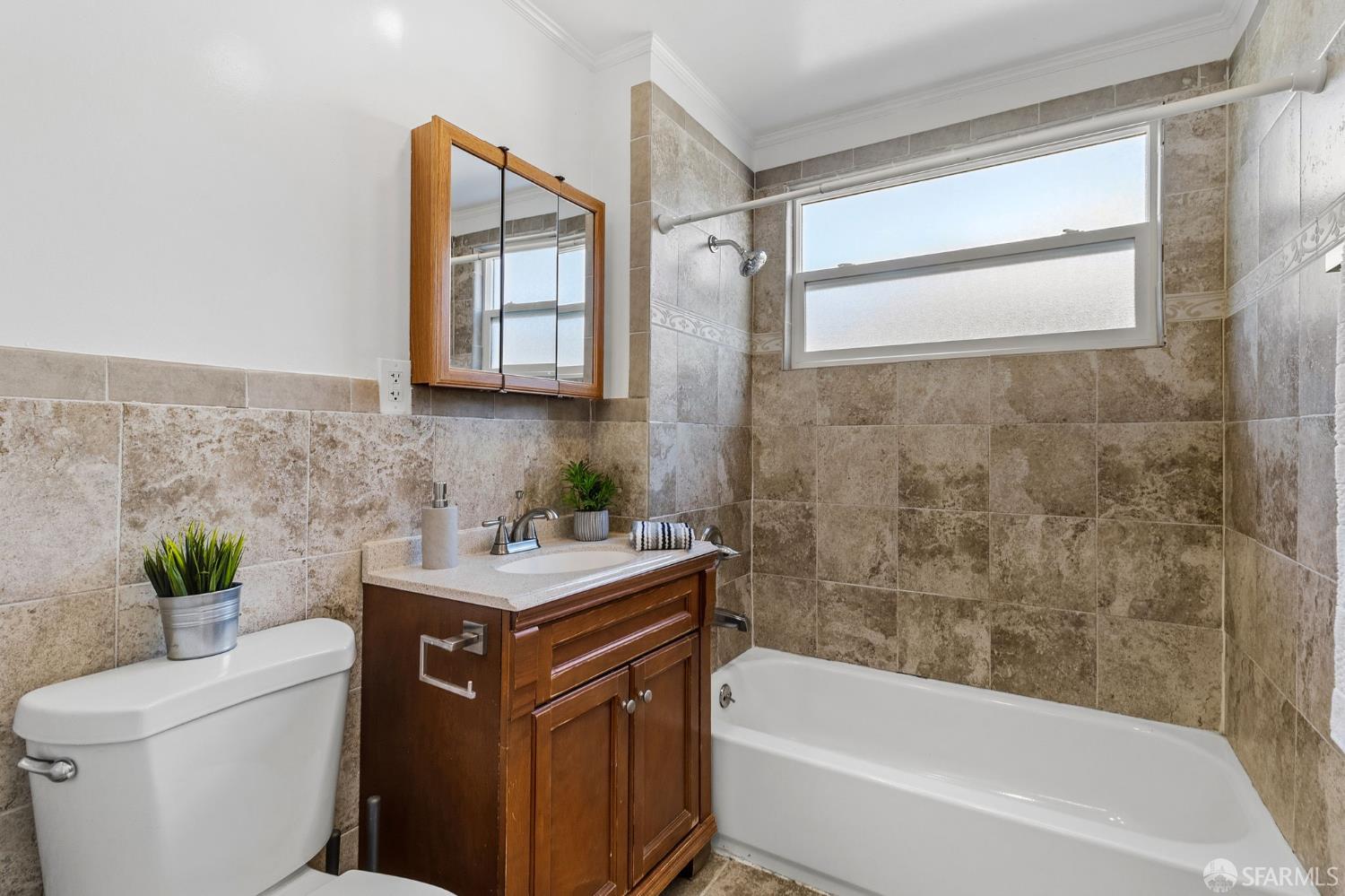 Detail Gallery Image 19 of 26 For 819 Thornhill Dr, Daly City,  CA 94015 - 3 Beds | 1/1 Baths