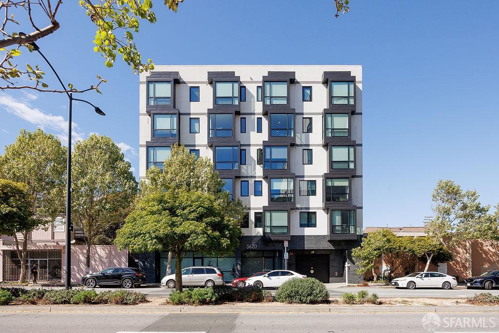 Detail Gallery Image 2 of 33 For 3620 Cesar Chavez St #303,  San Francisco,  CA 94110 - 2 Beds | 2 Baths