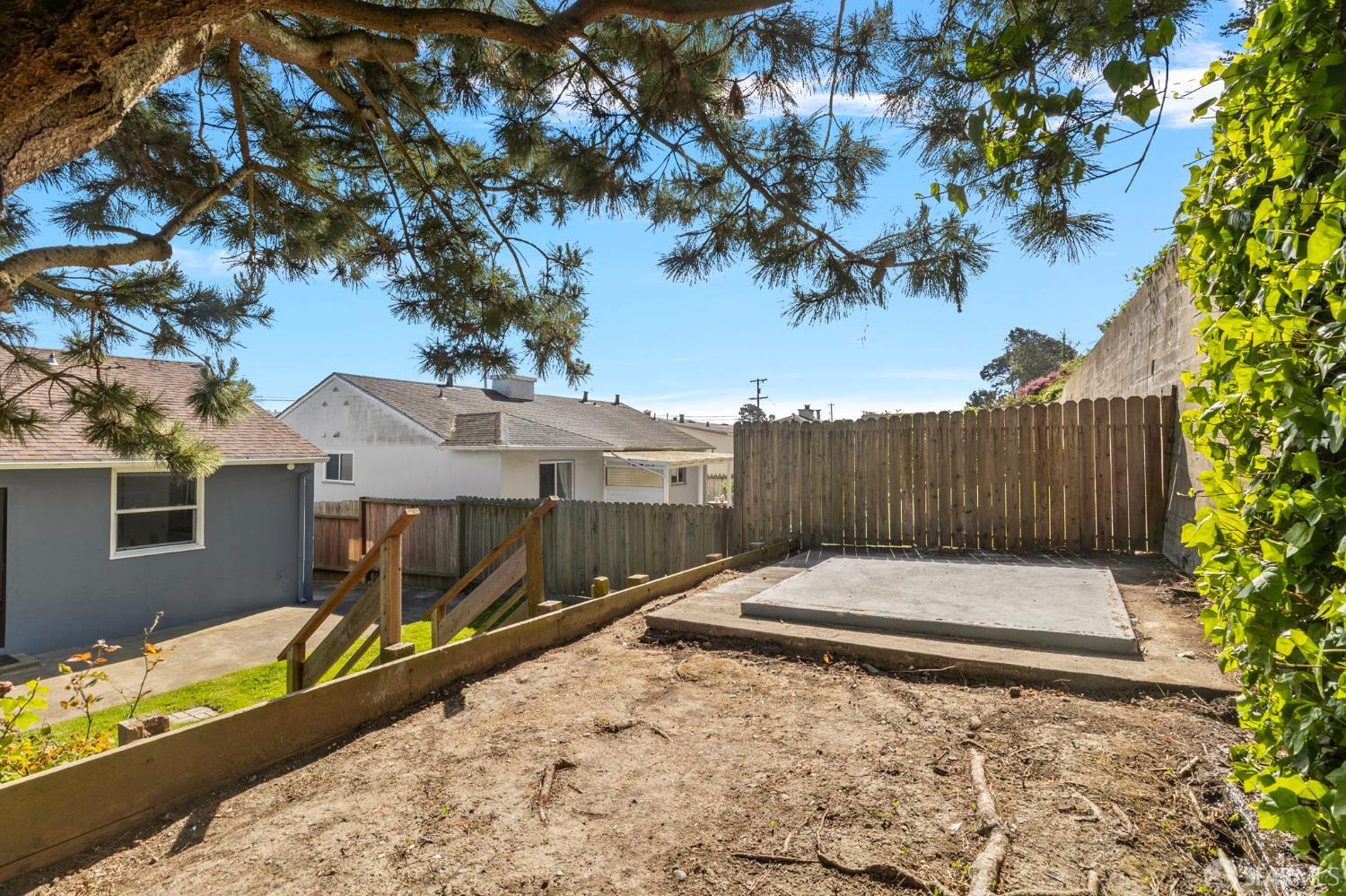 Detail Gallery Image 25 of 26 For 819 Thornhill Dr, Daly City,  CA 94015 - 3 Beds | 1/1 Baths