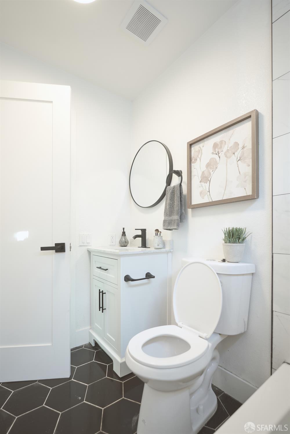 Detail Gallery Image 24 of 28 For 1270 South Van Ness Ave a,  San Francisco,  CA 94110 - 3 Beds | 1 Baths