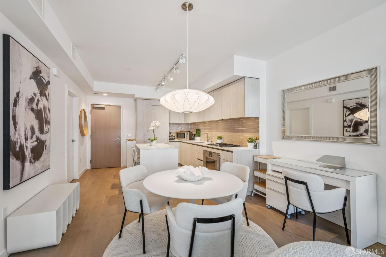 Photo #8: 426120051 Listing: Photo #8