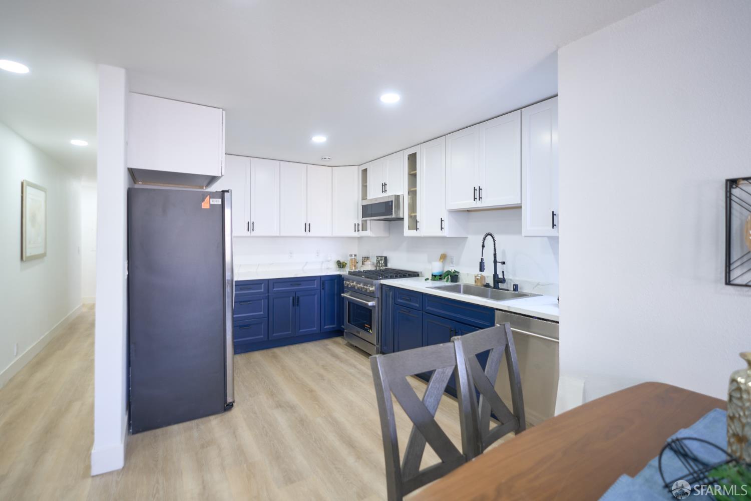 Detail Gallery Image 8 of 28 For 1270 South Van Ness Ave a,  San Francisco,  CA 94110 - 3 Beds | 1 Baths