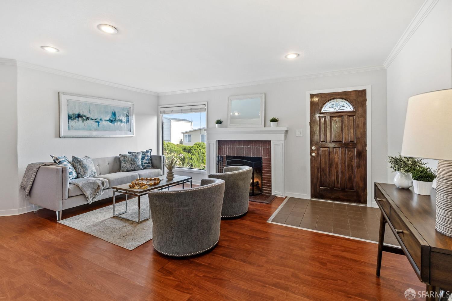 Detail Gallery Image 5 of 26 For 819 Thornhill Dr, Daly City,  CA 94015 - 3 Beds | 1/1 Baths