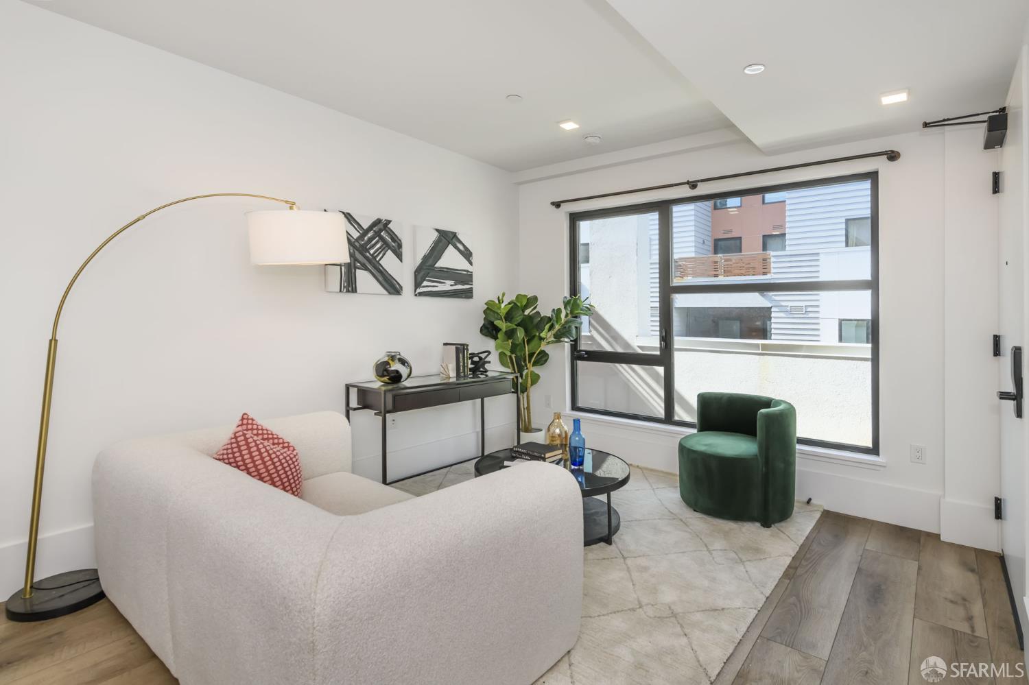 Photo #2: 426109655 Listing: Photo #2