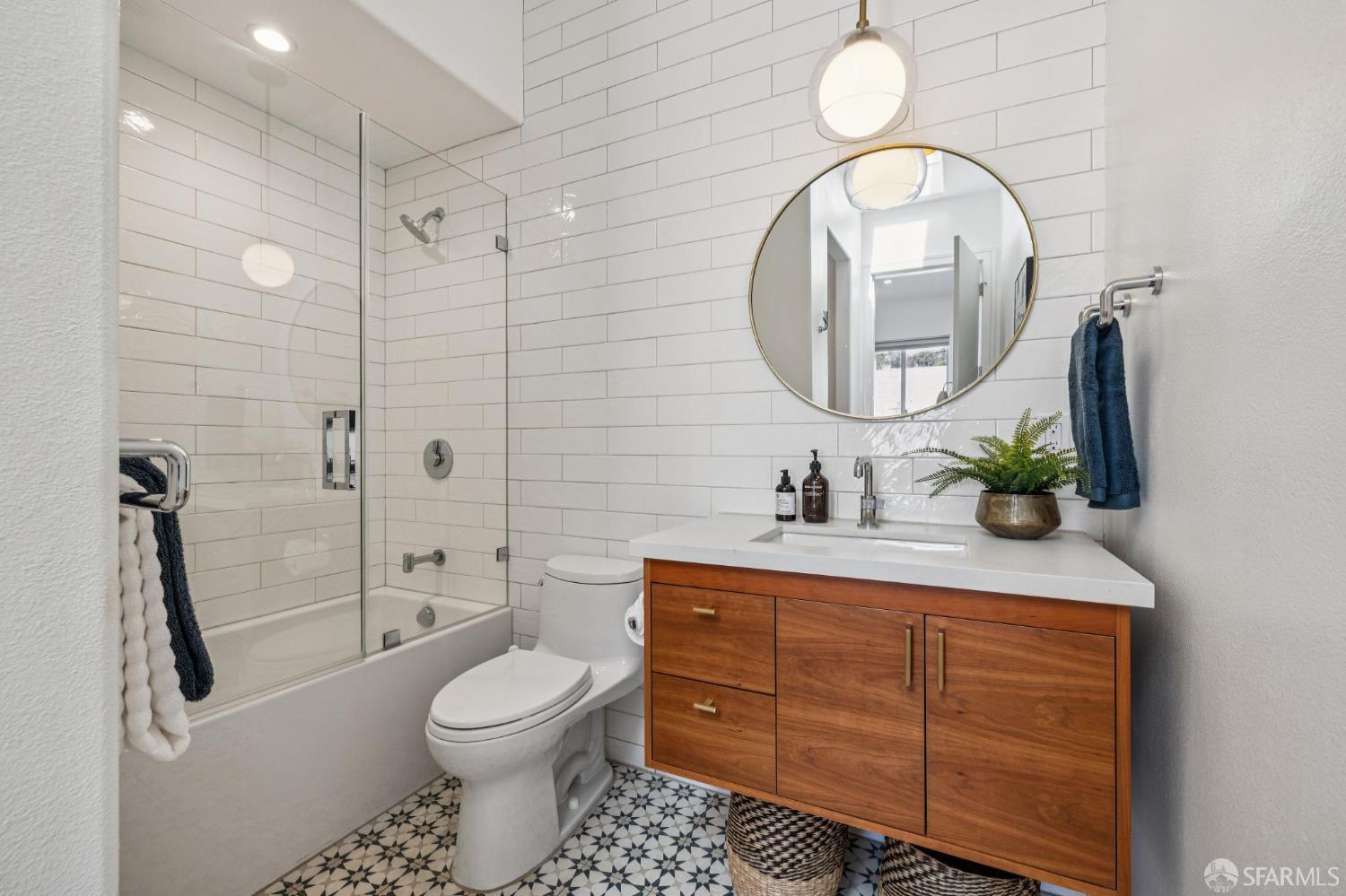 1450 Hawes, San Francisco, CA, 94124