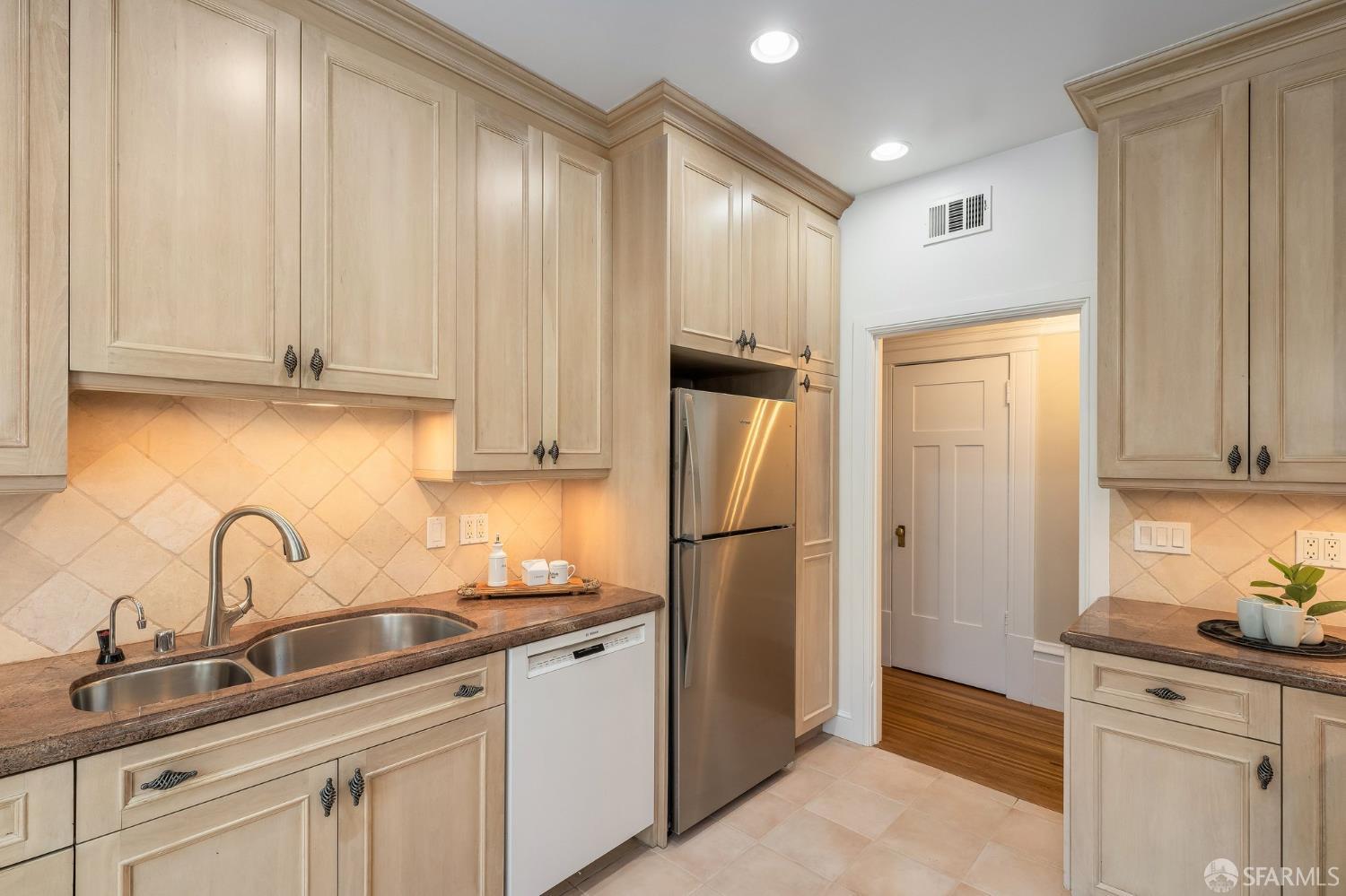 Photo #14: 426120506 Listing: Photo #14