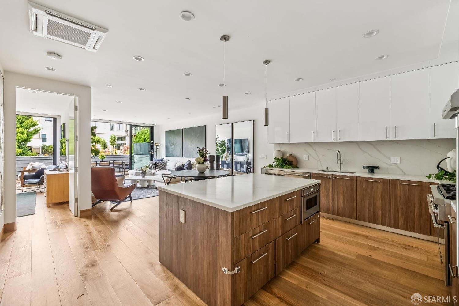 Photo #2: 426120175 Listing: Photo #2