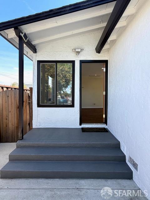 Detail Gallery Image 2 of 23 For 590 Hurlingame Ave, Redwood City,  CA 94063 - 2 Beds | 1 Baths