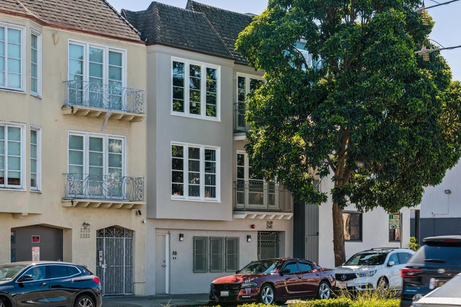 2539-2541 Lombard Street