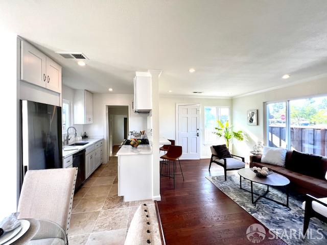 Detail Gallery Image 5 of 23 For 590 Hurlingame Ave, Redwood City,  CA 94063 - 2 Beds | 1 Baths