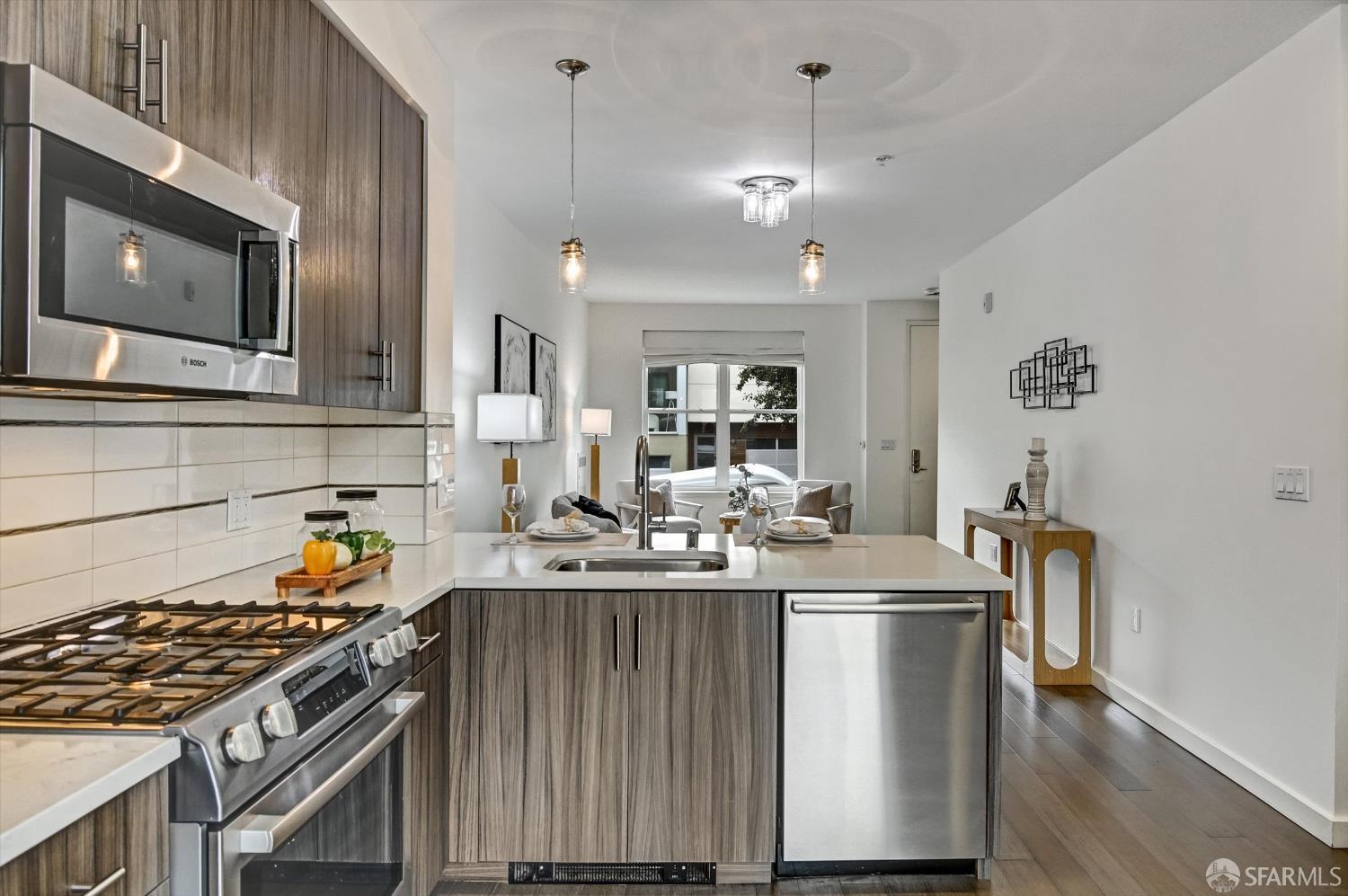 Photo #10: 426120600 Listing: Photo #10