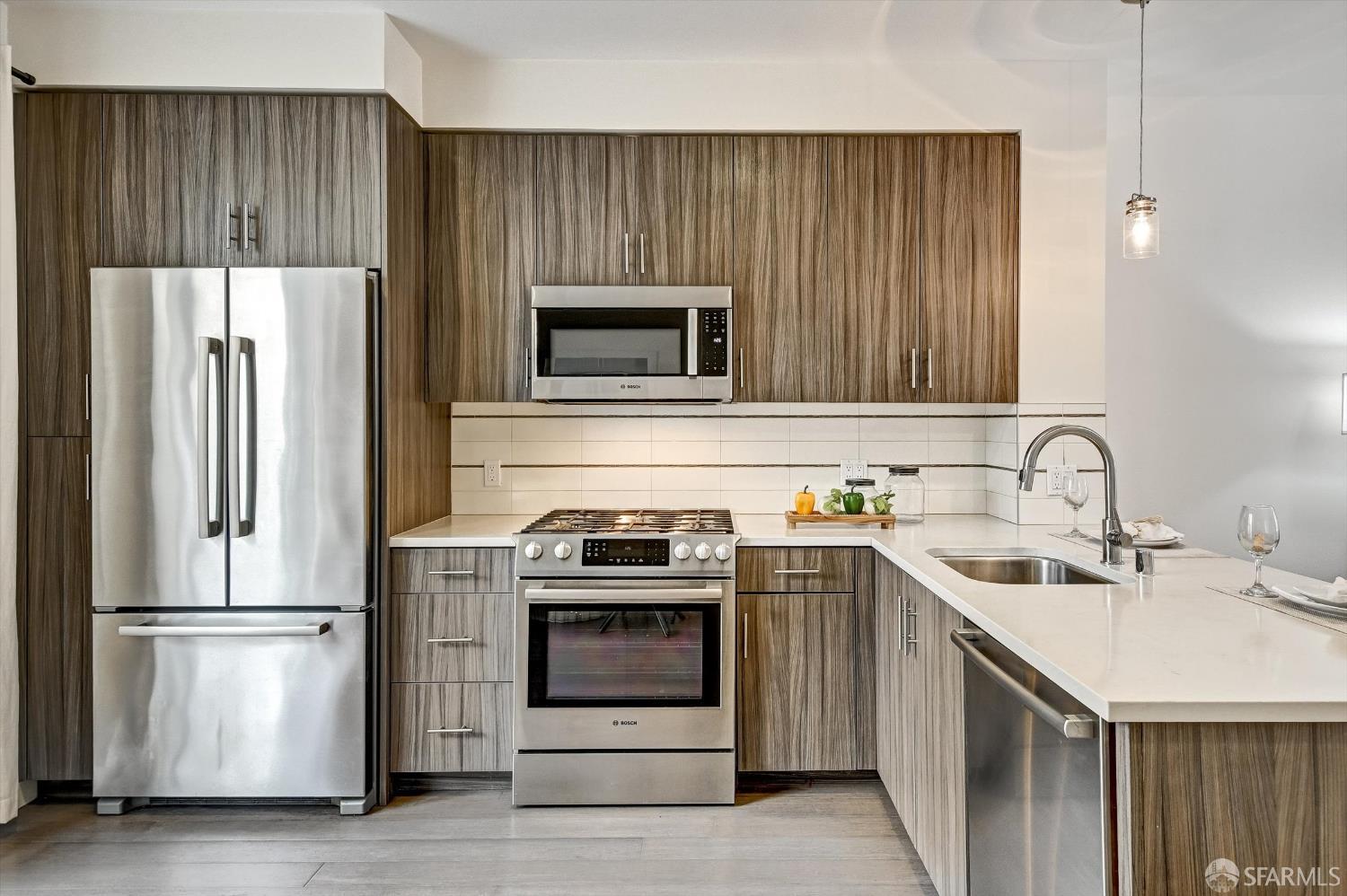 Photo #8: 426120600 Listing: Photo #8