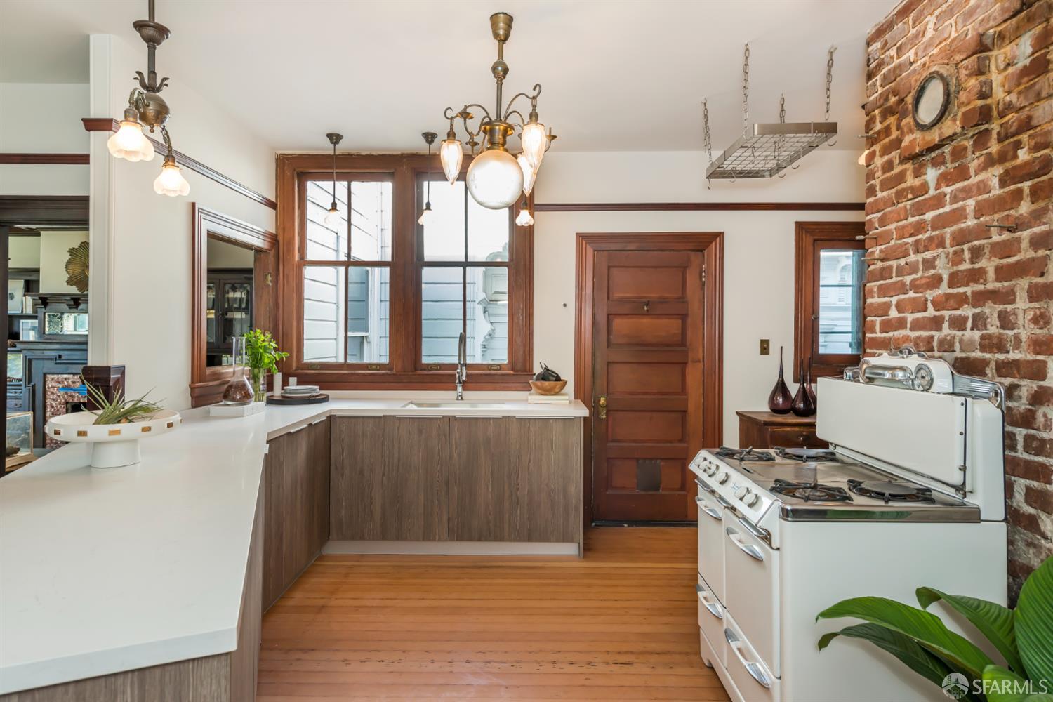 Photo #8: 426120348 Listing: Photo #8