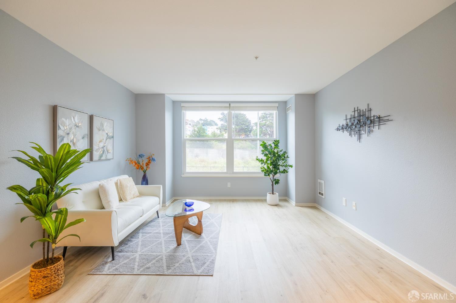 Photo #2: 426114992 Listing: Photo #2