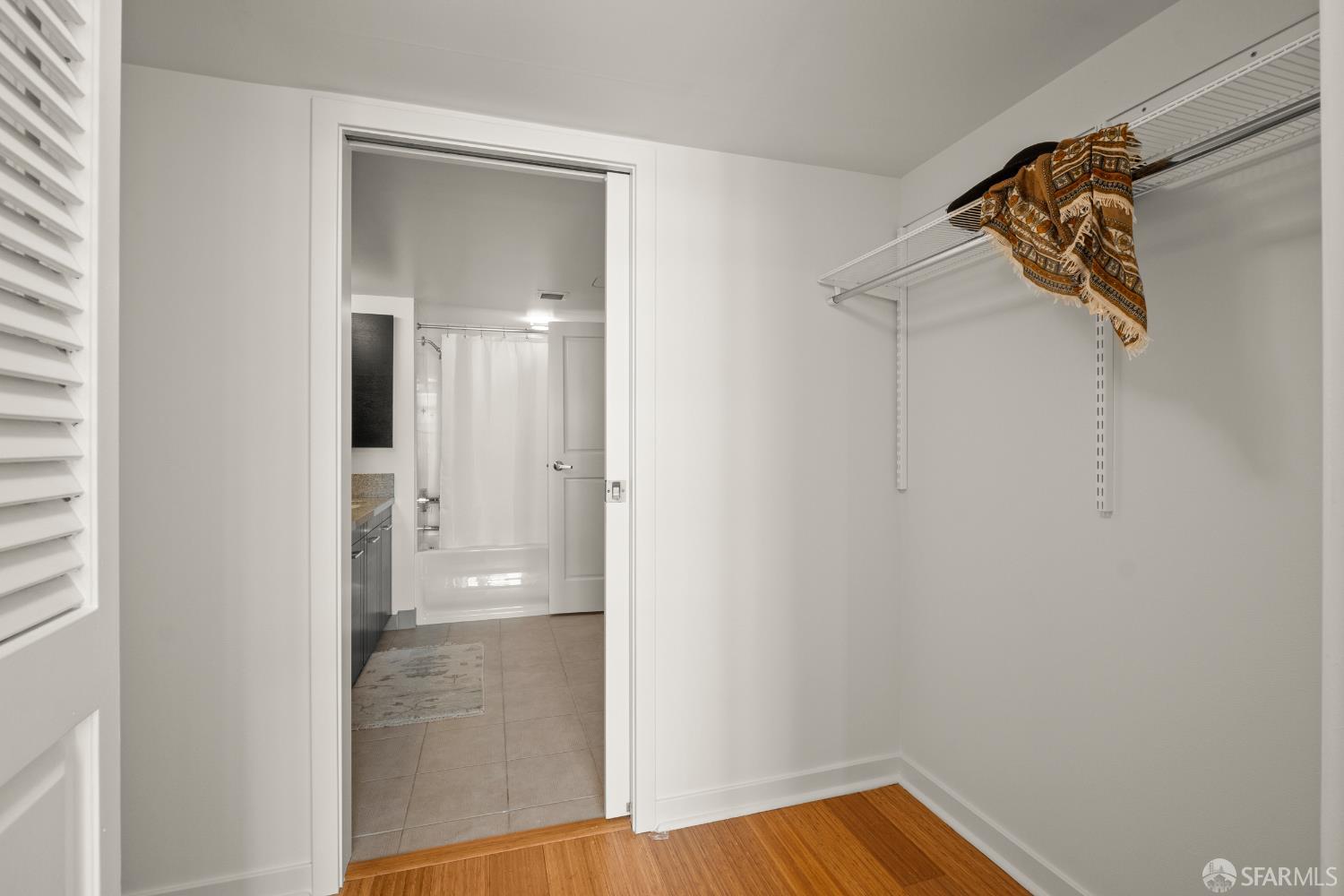 Photo #10: 426121120 Listing: Photo #10