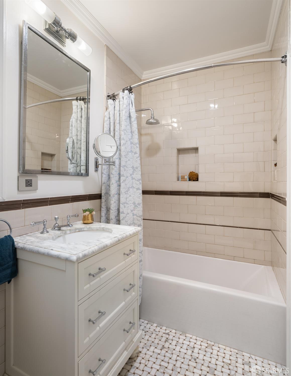 Photo #17: 426111079 Listing: Photo #17