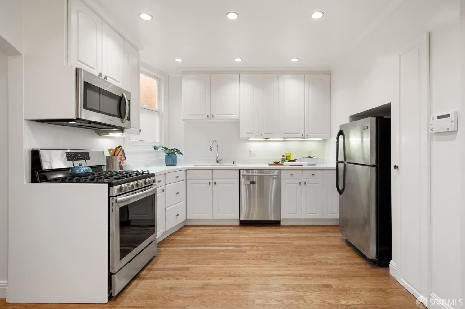 Photo #10: 426111079 Listing: Photo #10