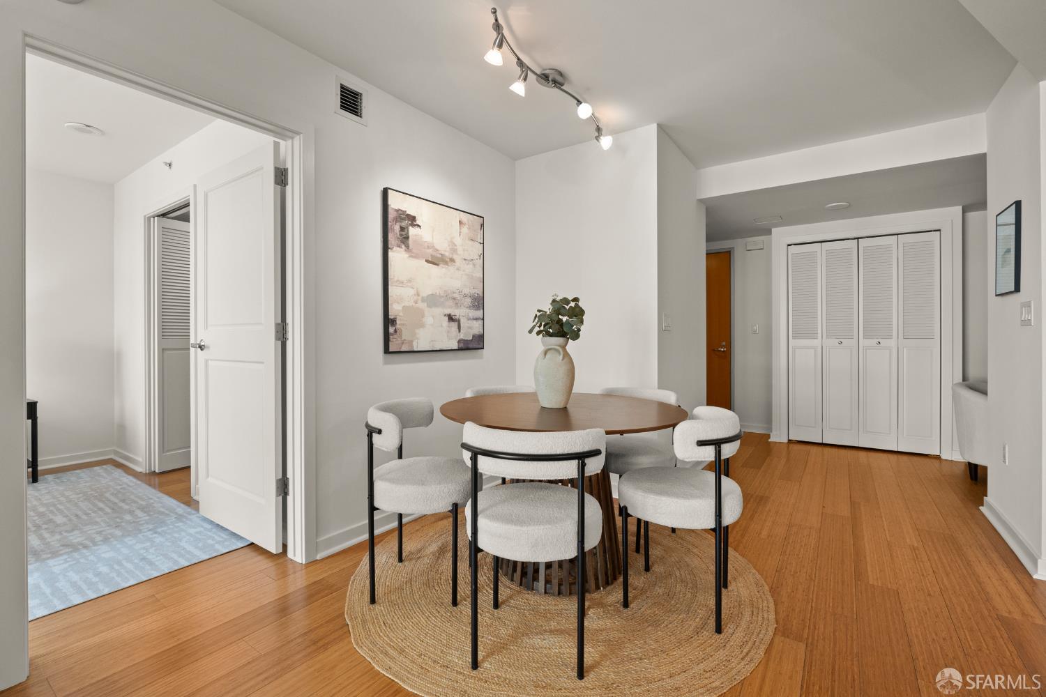 Photo #7: 426121120 Listing: Photo #7