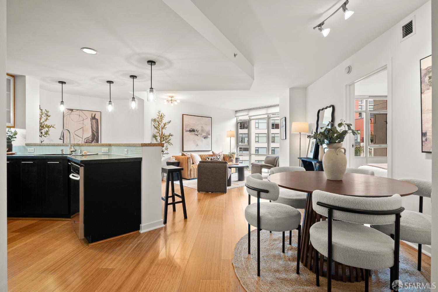 Photo #3: 426121120 Listing: Photo #3