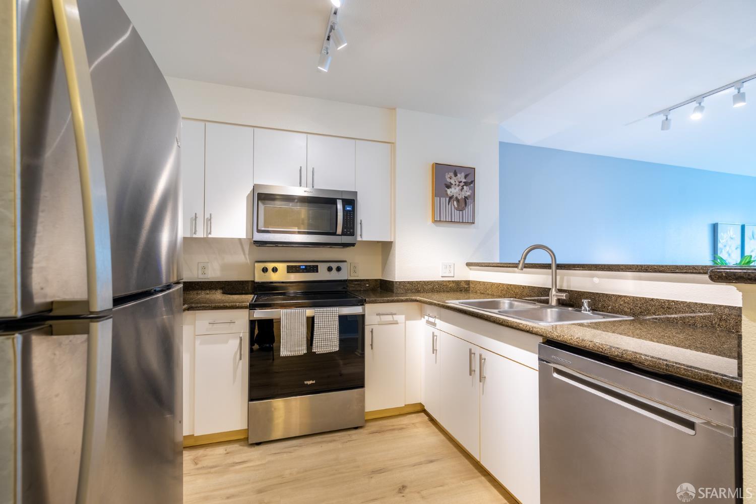 Photo #6: 426114992 Listing: Photo #6