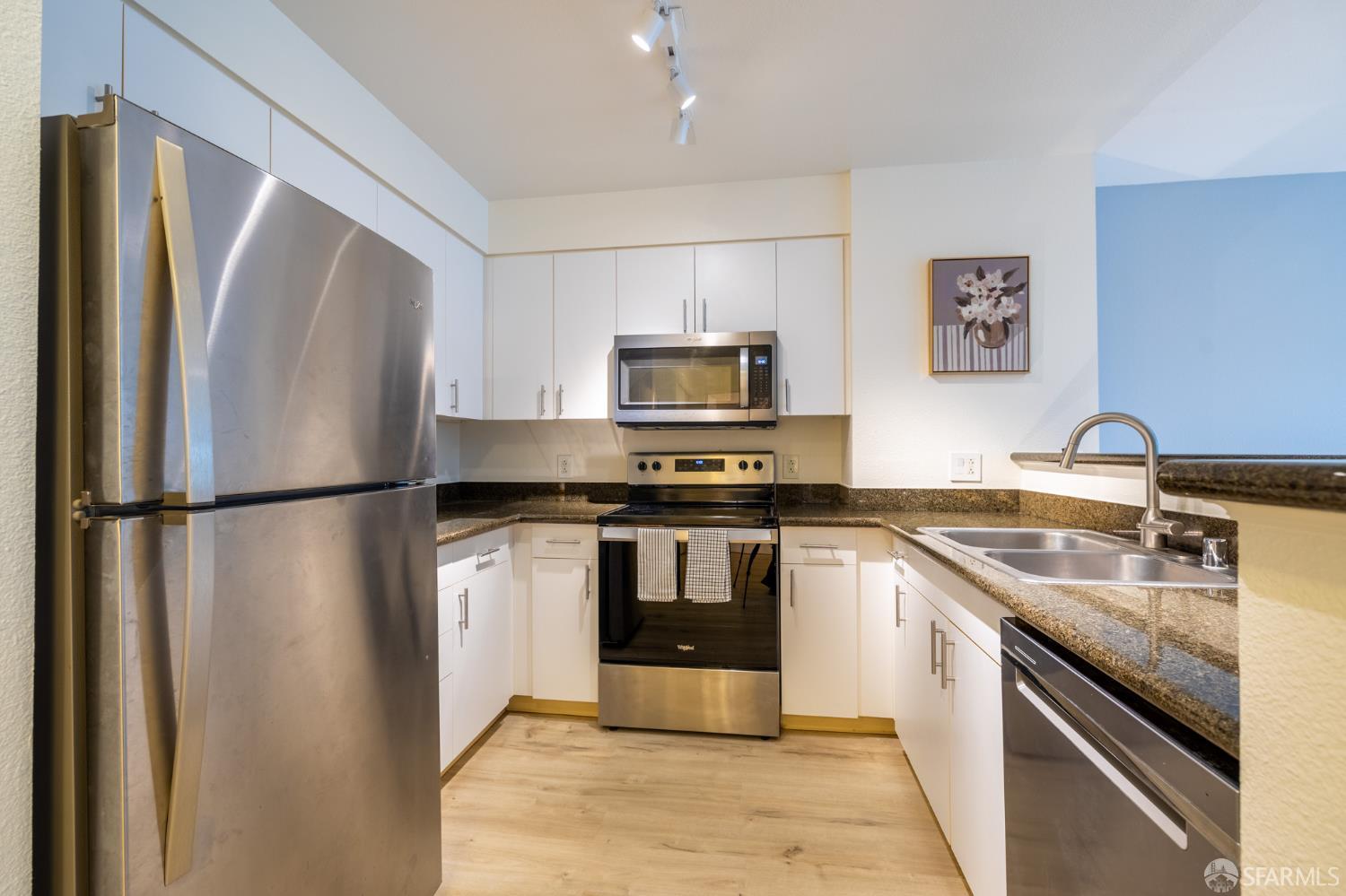 Photo #5: 426114992 Listing: Photo #5