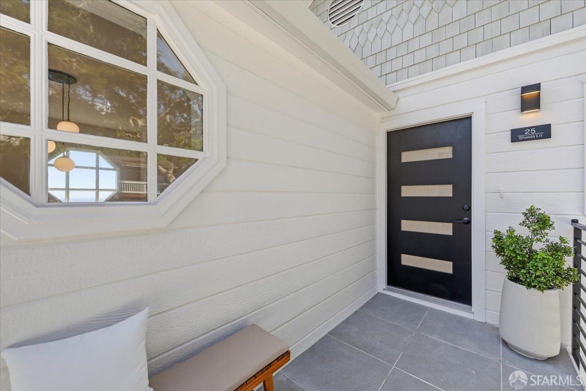 Detail Gallery Image 12 of 68 For 25 Shasta Ln, Pacifica,  CA 94044 - 4 Beds | 3 Baths