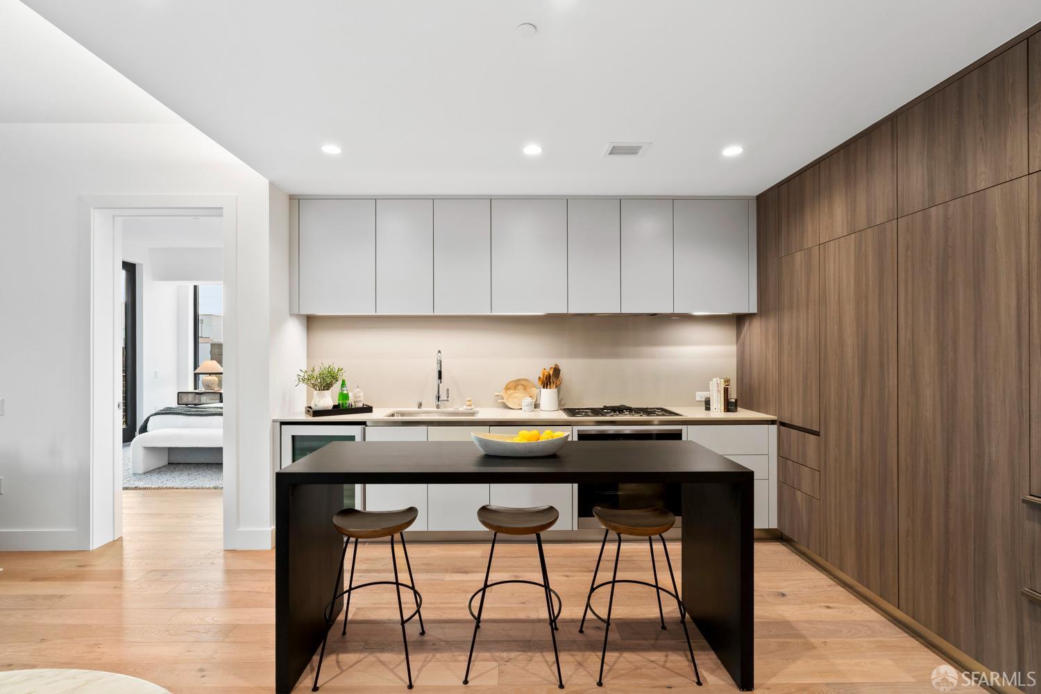 1 Bristol UNIT 605, San Francisco, CA, 94130