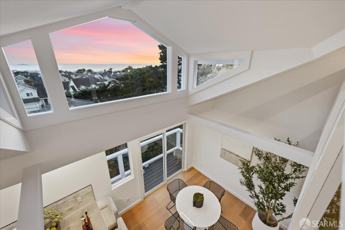 Detail Gallery Image 6 of 68 For 25 Shasta Ln, Pacifica,  CA 94044 - 4 Beds | 3 Baths