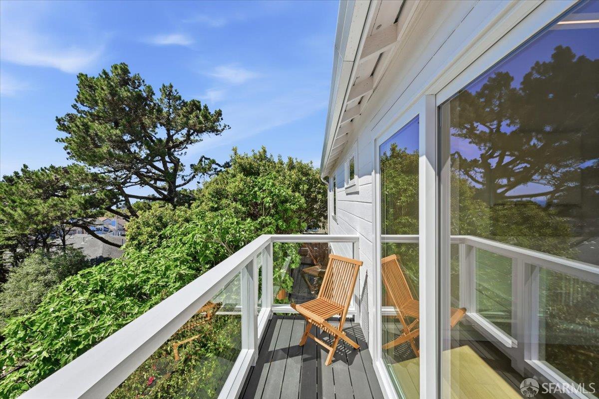 Detail Gallery Image 22 of 68 For 25 Shasta Ln, Pacifica,  CA 94044 - 4 Beds | 3 Baths