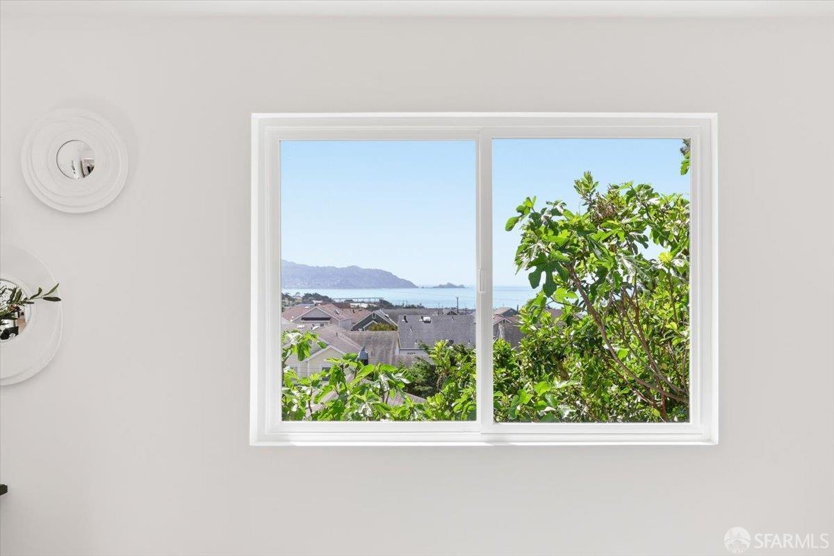 Detail Gallery Image 35 of 68 For 25 Shasta Ln, Pacifica,  CA 94044 - 4 Beds | 3 Baths