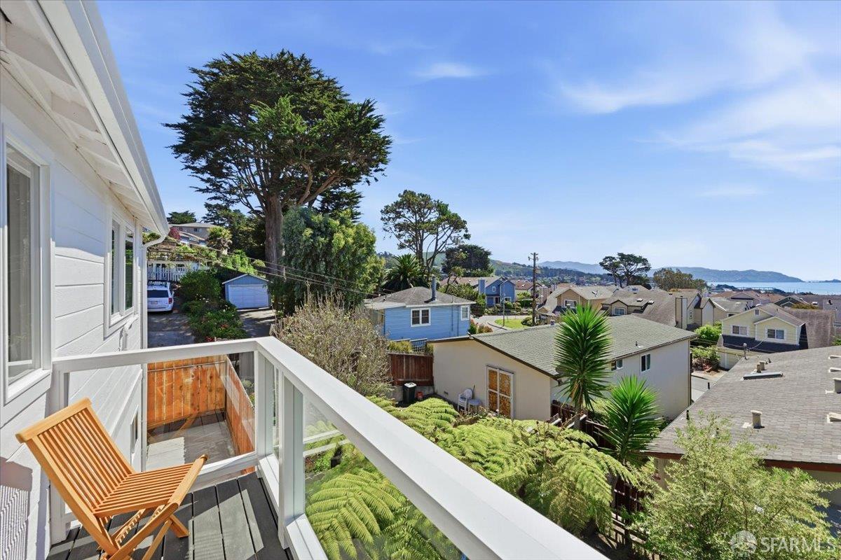 Detail Gallery Image 21 of 68 For 25 Shasta Ln, Pacifica,  CA 94044 - 4 Beds | 3 Baths