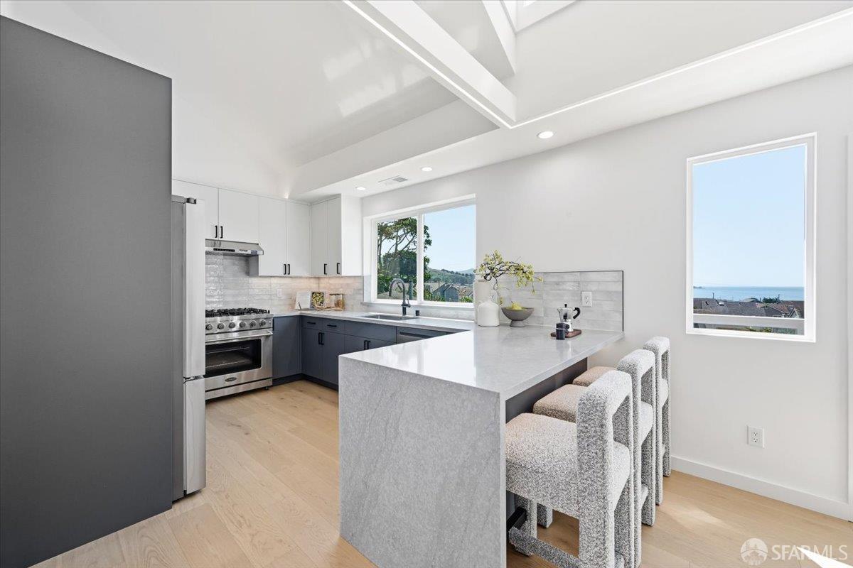 Detail Gallery Image 23 of 68 For 25 Shasta Ln, Pacifica,  CA 94044 - 4 Beds | 3 Baths