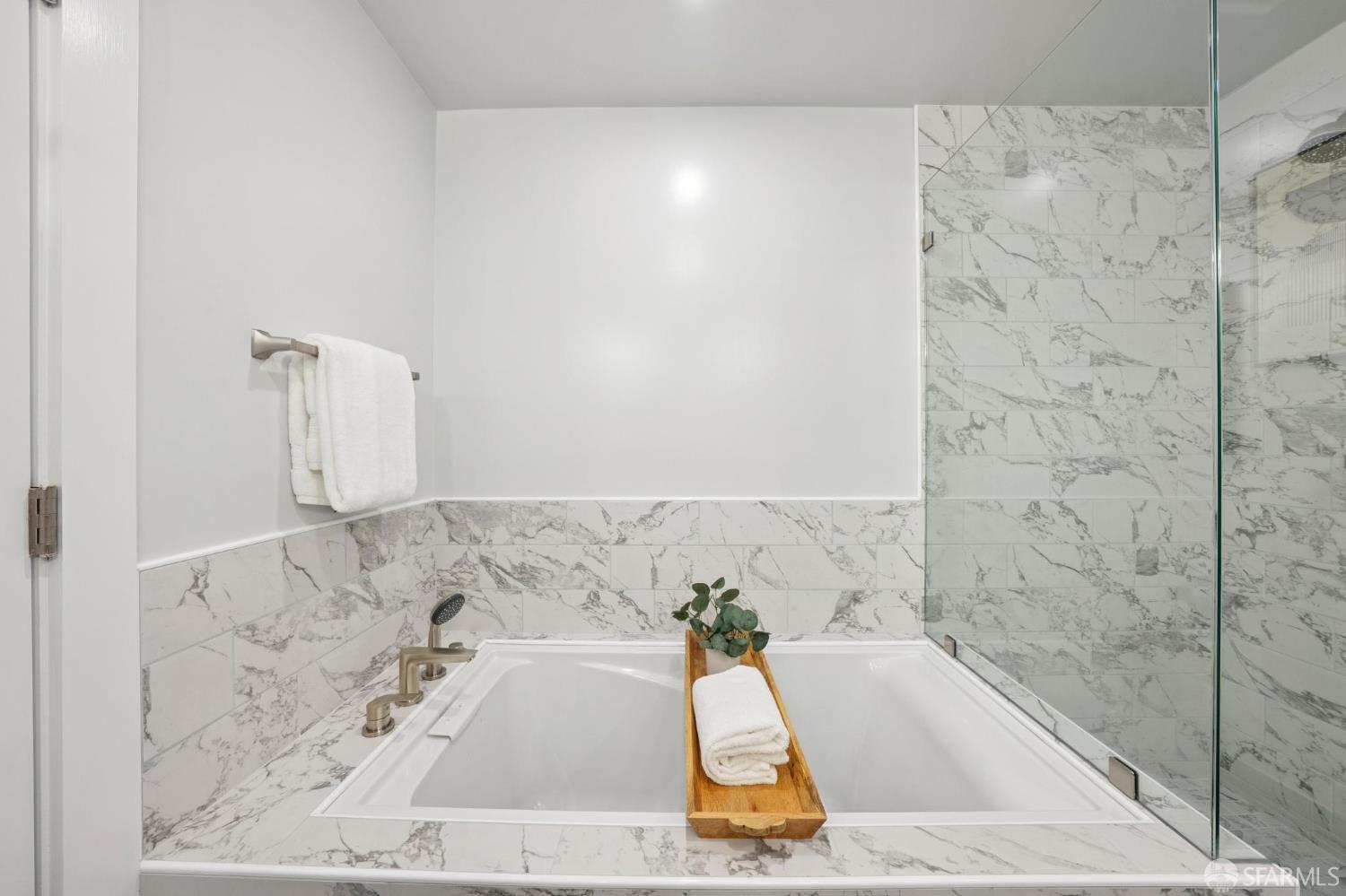 Photo #17: 426121363 Listing: Photo #17